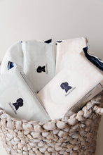 Load image into Gallery viewer, Ultimate Baby Cleansing Cloths, Crème Douce, 72ct per pack
