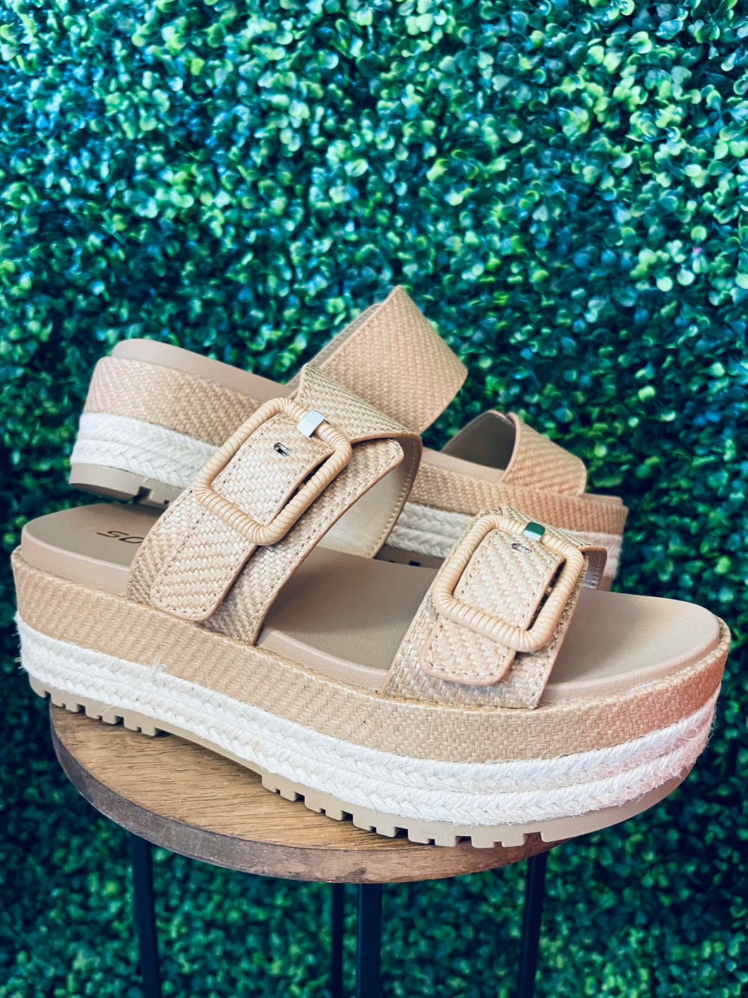 CAMEL RAFFIA PLATFORM SANDAL