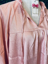 Load image into Gallery viewer, ENTRO PEACH LS TIE TOP
