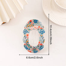 Load image into Gallery viewer, Striped Scalloped Hollow Oval Hair Claw Clip

