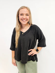 CHARCOAL CORDED RIB HI/LOW VNECK TOP