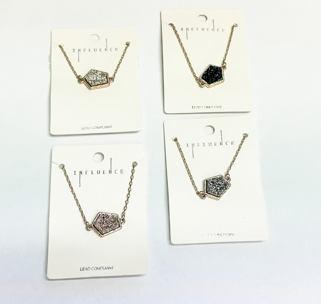 DRUZY SHORT CHAIN NECKLACE