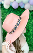 Load image into Gallery viewer, LEOPARD BAND FELT HAT
