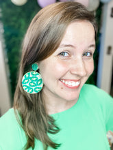 Load image into Gallery viewer, SEED BEAD DISC EARRINGS
